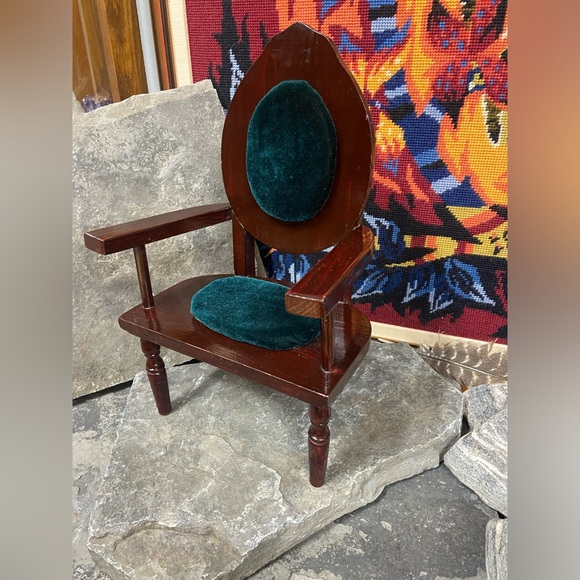 Regal Mini Throne Doll Chair or Plant Holder - Picture 6 of 15